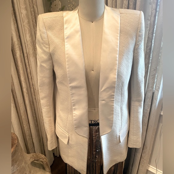 Balmain - Picture 2 of 10